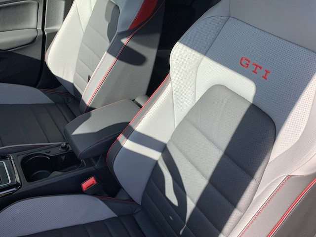 Volkswagen Golf GTI BLACK STYLE 2.0TSI 265CV DSG7 — 2
