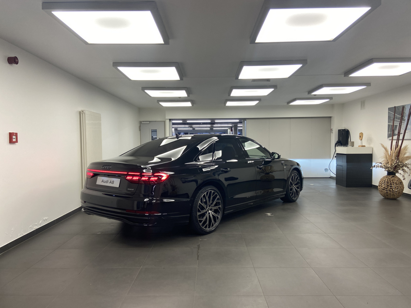 Audi A8 TFSIe quattro 449 CH / 330 kW Tiptronic — 8
