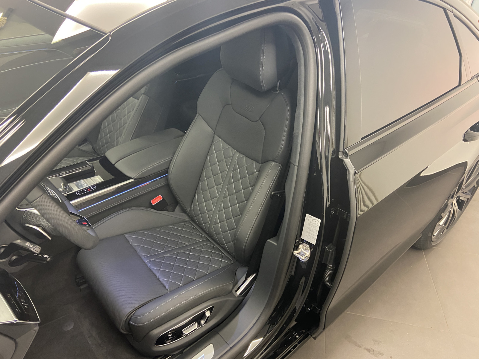 Audi A8 TFSIe quattro 449 CH / 330 kW Tiptronic — 2